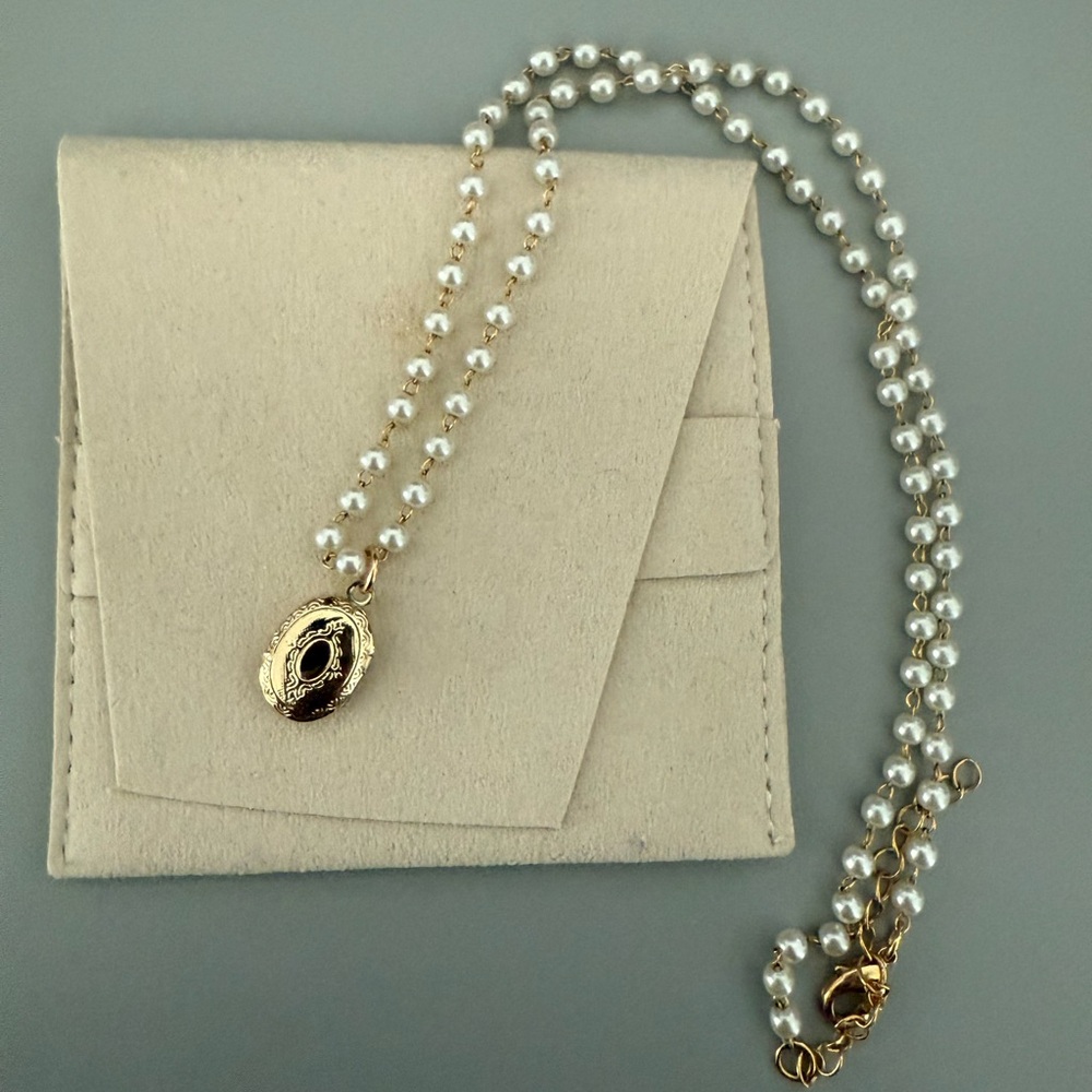 Gold and Pearl Pendant Necklace